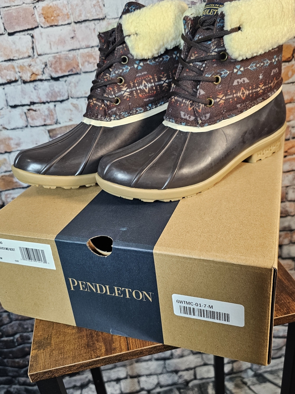 Pendleton Diamond Peak Mid Duck Boots NIB Womens Size 7 Waterproof Sherpa Lined